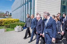 Od lewej: J. Swyrydenko, D. Tusk, P. Kowal, C. Tomczyk,